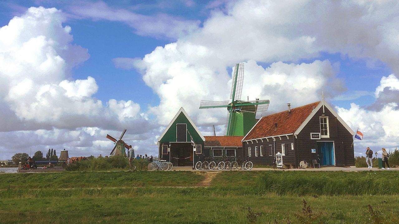 https://www.trivia-chat.happy-clovers.com/wp-content/uploads/2020/09/HollandWindmillsMV1280.jpg